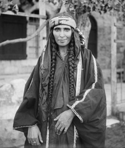 Bedouin_woman_(1898_-_1914)